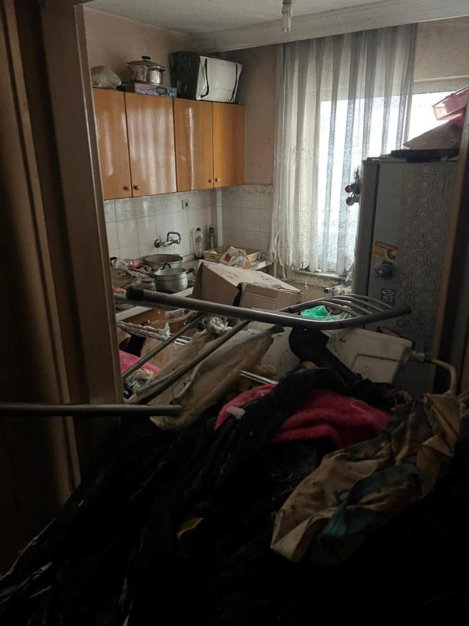 Apartman sakinleri, uyarlarna ramen dairesine p toplamaya devam eden Zeynep O. hakknda savcla ikayette bulundu.