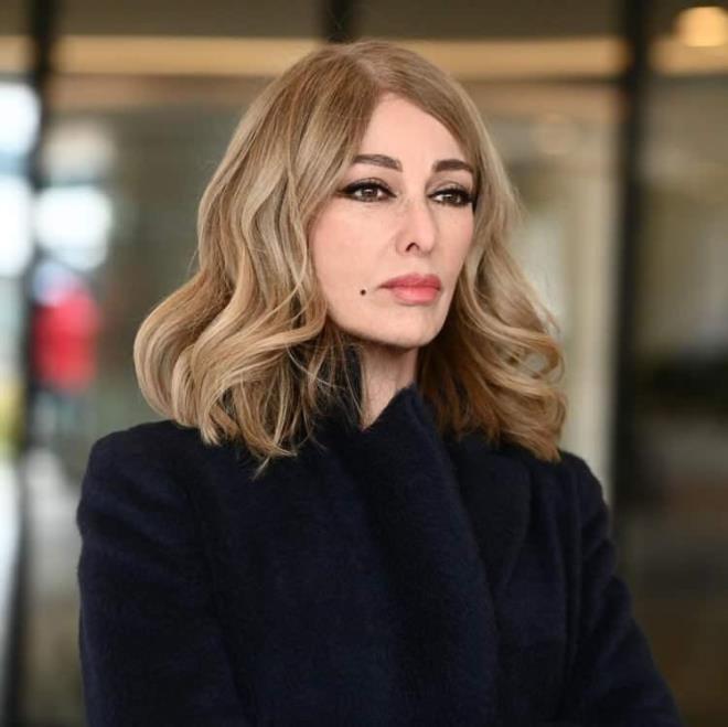 Oyuncu, son olarak Disney Plus iin ekilen Dnyayla Benim Aramda'da sergiledii performansyla dikkatleri zerine ekti. Oyunculuunun yan sra resim sanatyla da ilgilenen Tekindor bir sredir televizyon yapmlarnda yer almyordu. nl oyuncunu, OGM Pictures yapm 'Ab- Hayat' dizisi iin el skt.