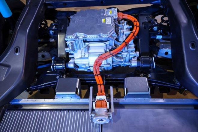 Togg Akll Cihaz Mhendisi Eren Uyank, Togg?u arj etmenin yollarn anlatt.Uyank, "lk ve en basit yol arj kablosu kullanmak. Bu sayede otomobilinizi elektrik olan her yerde arj edebilirsiniz. Bunu iin arj kablonuzu otomobilin bagajndan kartp nce prize sonra otomobile takmanz yeterli" dedi.