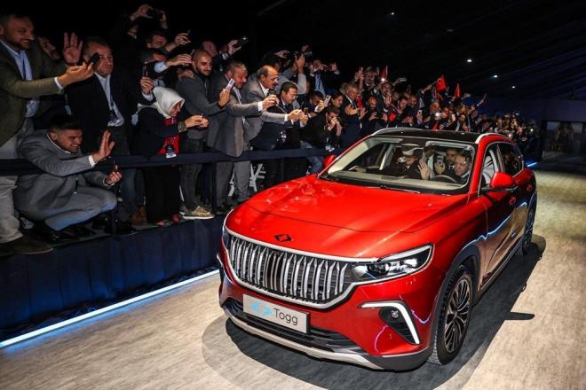 29 Ekim'de Cumhurbakan Erdoan'n katlmylaBursa Gemlik'teal yaplan yerli otomobil Togg'da geri saym balad.Buyln Nisan aynda trafie kmas planlanan Togg'un kullanm yelpazesi geniletiliyor.