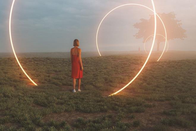 TEKNOLOJ YAS TUTMA ALIKANLIKLARINI NASIL DETRYOR?    Bununla birlikte, llerin anlarnn teknoloji sayesinde bu kadar canl tutulabilmesi ve hatta onlarla tekrar tekrar konuulabilecek olmas insanlar ikiye blyor. Baz kiiler bunu yapmak istediinden emin deilken, bazlar bunun olumlu bir gelime olduunu dnyor. Yapay zeka ve sanal gereklik teknolojisi llerle olan ilikimizde derin bir deiiklie iaret ediyor.