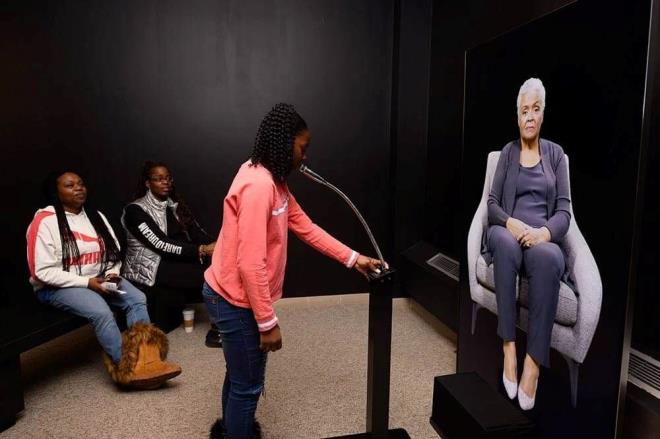 Son olarak, dijital lmszlk kederi hafifletmek iin teknolojiyi kullanmann baka ngrlemeyen sorunlar yaratp yaratmad sorusunu gndeme da getiriyor: rnein bir niversite profesrnn simlasyonu, ldkten sonra retmenlie devam edebilir ve hayatta olan akademisyenlerin iini elinden alabilir mi? Ya da lmszletirilen hikayeler ve sanal kiiler ezici bir ounlukla varlkl insanlara m ait olacak?  Gelecek yllarda bu tr sorulara yant arayacaz gibi grnyor.