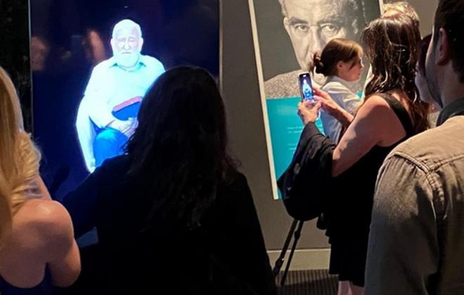 Baka bir uygulama olan StoryFile ile anlarnz video olarak kaydederek ii bir adm daha ileri gidiyor ve siz ldkten sonra torunlarnzn sizinle bir tr yz yze grme yapmasna olanak tanyor.