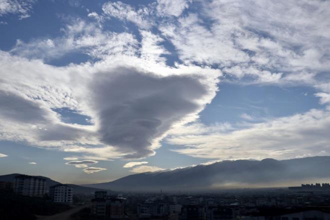 Bursa semalarnda iki gn aradan sonra yeniden mercek bulutu olutu.