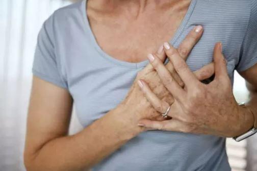 Uzun alma saatleri, stresli bir yaam ve karlnda yorgun bir ekilde uyanmak...  Kalp sorunu,dk tansiyon,tiroidin az almas hatta kanserin bile belirtisi olabilir.