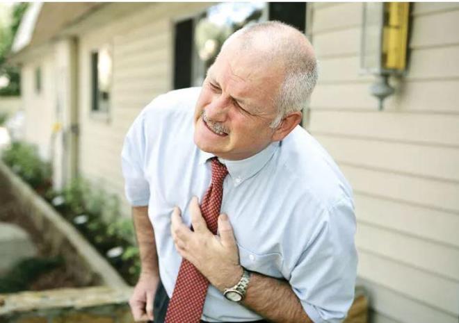 LM RSK YZDE 20 DAHA FAZLA    Harvard Tp Okulu'nda yaplan bir aratrmada sabahlar kalp krizi geirme olasl %20 daha fazla olduu saptand. Verilere gre sabah alt ile le arasnda meydana gelen kalp krizlerinin en lmcl kalp krizi olduu bildirildi.