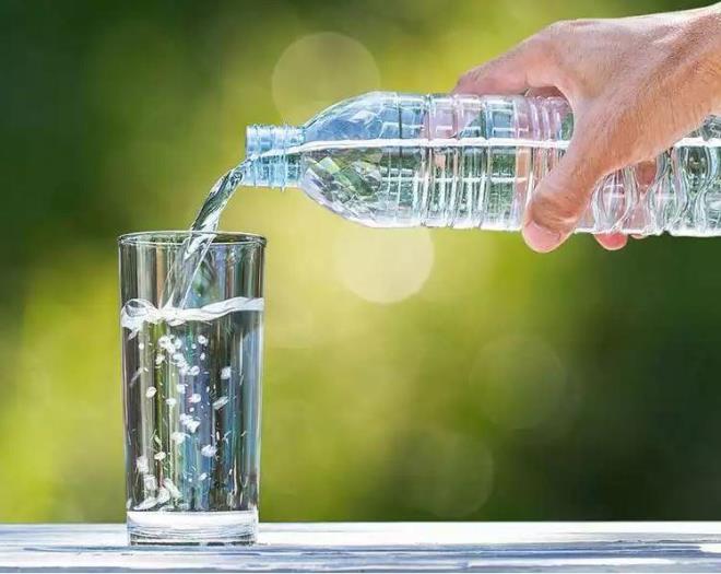 Fiziksel olarak bakldnda; renksiz, tatsz ve kokusuz olan su, hayatmz srdrmek iin nemli maddelerden biridir.