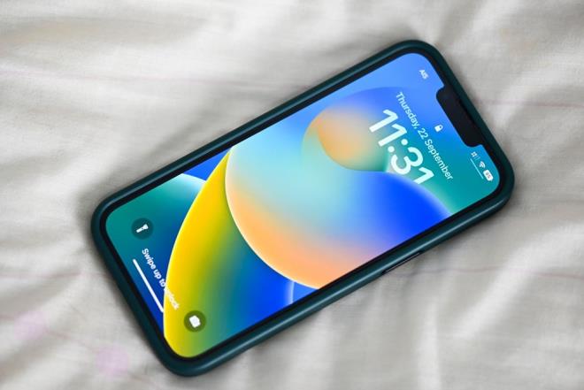 Kullanclar artk cihazn yan tarafndaki dmeyle sesi ama ve ksma dmesine basl tutup brakmas gerekiyor.    te iOS 16.3 gncellemesi ile getirilen yeni zellikler: