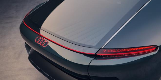 Paylalan son fotoraflarda modelin arka tarafyer alrken, stoplarn ince bir eritle biribirine balandn gryoruz.