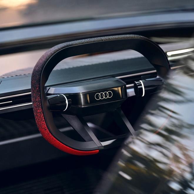 Dier fotorafta ise aracn direksiyonunun keli olduu dikkat ekiyor.