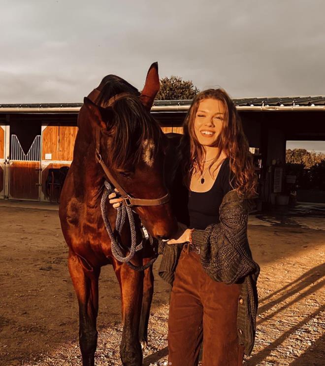 BELKALI DOKTOR YALANLADI    Dier taraftan, Olympe'nin grt Brkselli doktor de Locht, Le Parisien ile yapt bir rportajda grmelerin ilerledii iddialarn yalanlad. DeLocht, ?Belika'nn yardml intiharn yasa d olduu Fransa iin 'lm kouu' olarak gsterilmesinden usandm. Olympe?nin tbbi kaytlarn grmedim ama e-postalarn okudum. Benimle tanmak istiyor. Onun gibi insanlarla tanmay reddetmiyoruz ama onlara srecin aylar hatta yllar srebileceini aklyoruz.? dedi.
