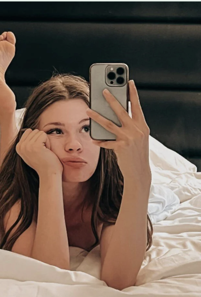 Olympe, travmann neden olduu ve genellikle etkiledii kiilerde byk bir znteye neden olan dissosiyatif kimlik bozukluuna sahip olduunu belirtti. Ancak Olympe'nin grt Belikal doktor Yves de Locht, kliniklerin 'tenazi datclar' olmadn ve birinin yardml intihar hizmetlerine eriebilmesi iin srecin aylar veya yllar srebileceini syledi.