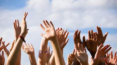 Krizin erken belirtilerini sralayan Boztosun, "Kulak memesinde krklk (Frank), gbek evresi bykl, iaret parmann yzk parmandan uzun olmas ve ban tepe noktasnda grlen sa dklmesi" olduunu belirtti.