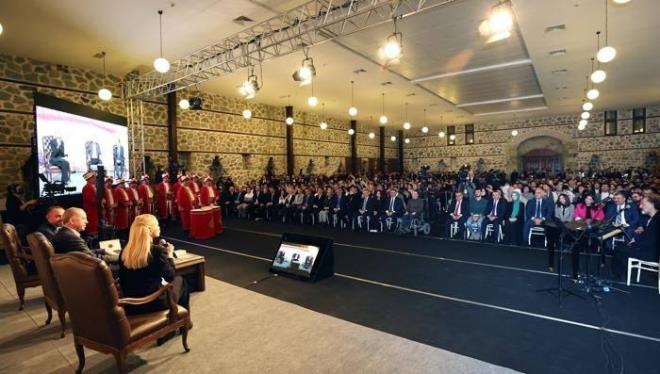 Malum bir de Gnl Da var. Yani TRT olsun, ondan sonra dier kanallarda bu eserler artk baya ilgi uyandrmaya balad.