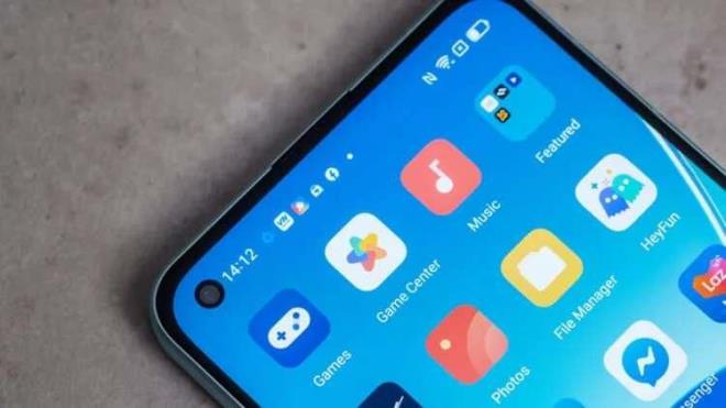 zellikle birok kiiyi gvenlik problemiyle kar karya brakan bir yazlma sahip olan iletim sistemlerine dikkat ekildi. Kullanc verilerini ele geirmek iin eitli yntemler kullanmaktan kanmayan bilgisayar korsanlar uzun bir zamandr android kullanclarnn banka hesaplarna gzn dikti. Bu nedenle uzmanlar telefonlara geliigzel yklenen baz uygulamalarn tehlikeleri konusunda vatandalar uyard. Siber gvenlik irketi SecneurX?in uzmanlar, Android kullanclarn tehlikeye atan 34 yeni uygulama tespit etti.