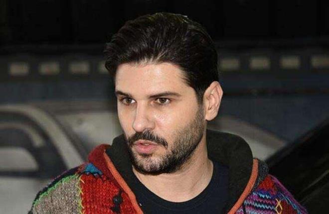 Rol gerei sk sk ata binen ve kll talimlerde bulunan Sayman, nceki gn ekilen sava sahnesinde lmden dnd.