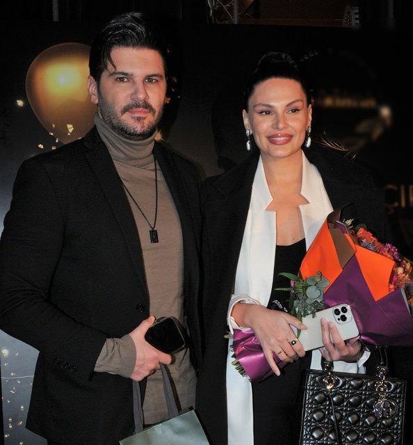 2017 ylnda Almeda Abazi ile nikah masasna oturan ve ocuklar Efehan ile Alina'nn doumuyla baba olma sevinci yaayan nl oyuncu, bir sredir hayranlarndan uzak kalmt.