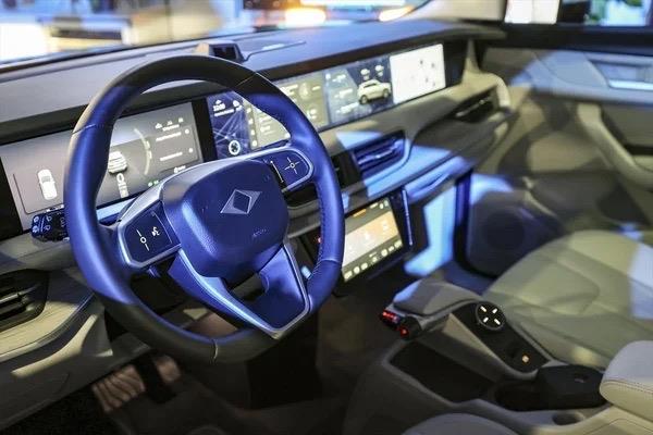 NASIL SIRAYA GRLYOR?<BR>  Markann, App Store, Google Play ve App Gallery zerinden kullanma sunduu Trumore uygulamasn indirerek orada ?Dijital Czdan? oluturmak NFT iin sraya yazlmak iin yeterli. Bugn aklanan zel seri rakamlardan bir tanesi iin sraya giren kiiler, 2023 ubat ay ierisinde gerekletirilecek olan ak artrma ile diledikleri rakam iin yaracaklar.