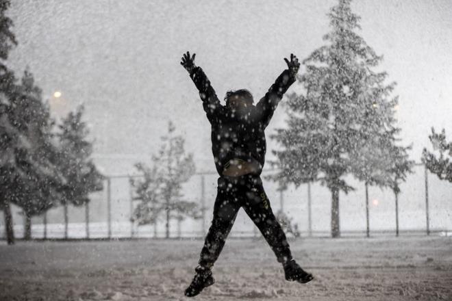 Ya sonras havann yumuak olmasyla sokaa kan gen yal, kadn erkek birok kii de karn keyfini kard.