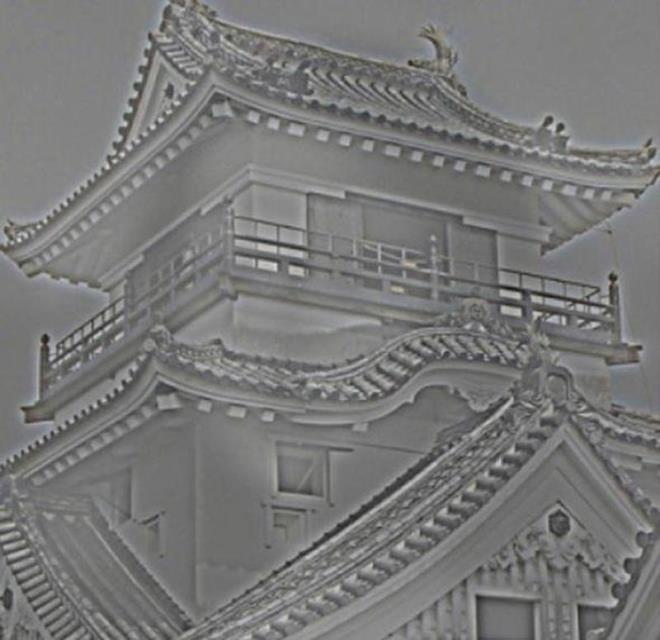 Yakndan baknca bir in tapna gibi grnyor ama uzaktan bakarsanz iinde artc bir detay gizli. (Mona Lisa)