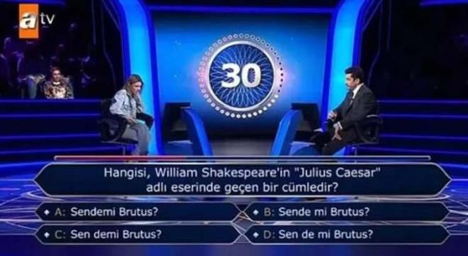 SOSYAL MEDYADA VERD CEVAPLA GNDEM OLMUTU    <br>Yaklak bir ay nce yarmaya katlan Simay Atl  bin lira deerindeki 4'nc soruda karsna 'Hangisi, William Shakespeare'in "Julius Caesar" adl eserinde geen bir cmledir?' sorusuna verdii cevapla gnlerce sosyal medyada gndem olmutu.