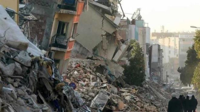 Tm Trkiye'nin adeta tek yrek olduu bu zor gnlerde herkes bir olup depremdeler iin seferberlik balatt.