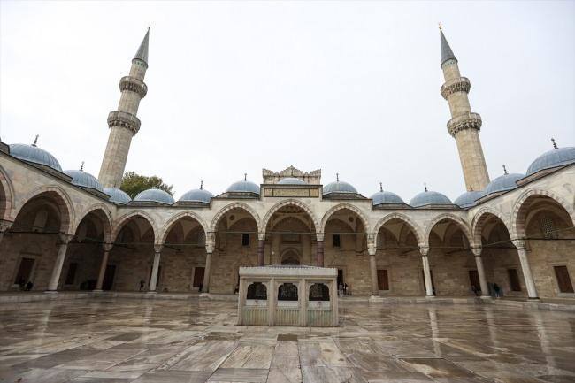 Osmanl dehas Mimar Sinan'n eserlerinde kulland ve birok mimara ilham olan silindir eklindeki deprem terazileri deprem sonras yapnn hasar grp grmediini gsteriyor. Peki yzyln icad deprem terazisi nasl alyor?