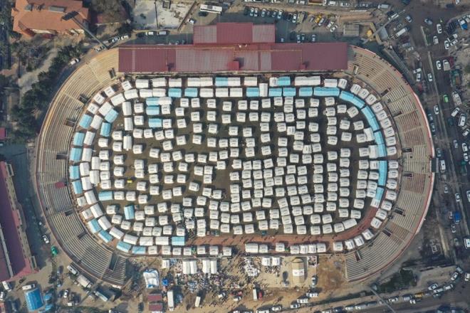 Depremin etkili olduu illerde u ana kadar 287 noktada adr kent alanlarnn oluturulduu kaydedilen aklamada, bireysel adr talepleri ile birlikte 329 bin 382 adrn kurulumunun tamamland aktarld.