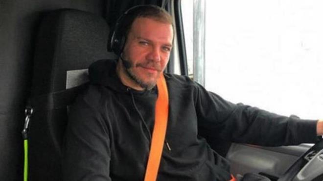 Yaprak Dkm dizisinin oyuncusu Tolga Karel, sosyal medyada bilgi kirliliine neden olanlar topa tuttu. nl oyuncu paylamnda  "nanmayan kardeim sen inanma ben inanyorum" diyerek tepkisini ortaya koydu.