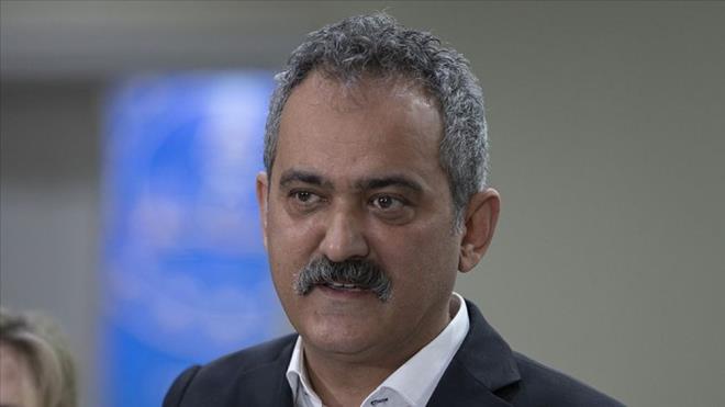 10 LDE OKULLAR  KATEGORDE AILACAK    Milli Eitim Bakan Mahmut zer depremin etkiledii illerde eitim srecine ilikin aklamalarda bulundu. Yaplan aklamaya gre, 10 ilde okullar  kategoride alacak.