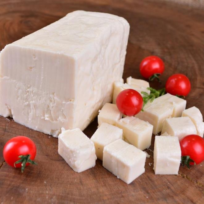 "Ezine peyniri irden mayayla yaplan en salkl beyaz peynirdir. Ezine peyniri tam yal, tam kaya tuzuyla yaplan ve de 6 ay mayalanmas doal olan en salkl peynirdir. stediiniz kadar yiyebilirsiniz. Ben avu ii kadar diyorum. Niin avucunuz ii kadar diyorum? nk kibrit kutusuna sava am insanm. Kibrit kutusu kadar peynir yiyin demekten Trkiye'yi, Trk insann besinsiz braktlar."