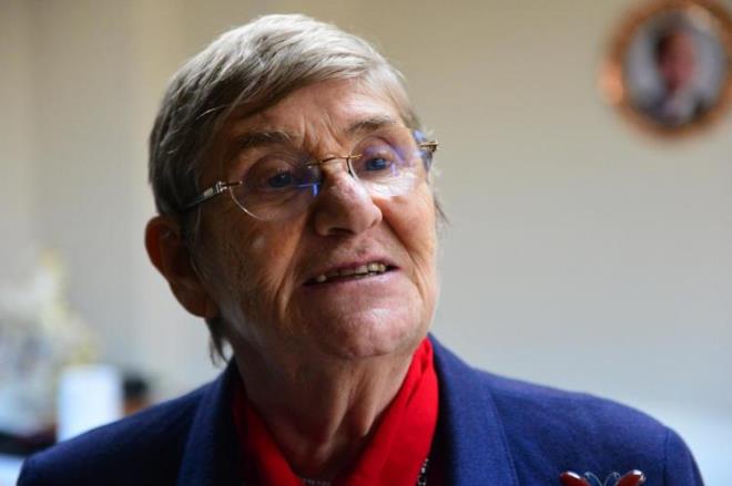 anakkale'deki 75'inci Yl lkokulu'nun sertifika trenine katlan  Hastalklar ve Kardiyoloji Uzman Prof. Canan Karatay, konumasnda ok nemli tavsiyelerde bulundu.