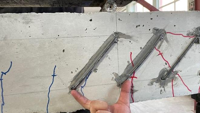 BNA GLENDRME MALYET NE KADAR?    Bina glendirmenin maliyetini de aklayan Trkkan unlar syledi;    "Glendirmenin kendisi aa yukar daire ba 250 bin TL mertebesinde tamamlanm olacak. Ancak vatanda burada bu alma yapldktan sonra doramalarn da deitirmek istiyor. Yerdeki parkesini deitirmek istiyor. Bununla ilgili de daire ba 100-150 bin TL'lik ilave maliyet geliyor. nsanlar da bu iin sonunda sa salim dar kabilir. Belki bina hasar grr ama insanlar salkl bir ekilde hayatna devam edebilir."    Buna gre; Bina glendirme maliyeti daire bana ortalama 250 bin TL civarnda yer alyor.