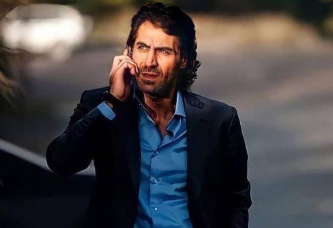 Oyuncu kadrosu ve konusuyla bir dneme damgasn vuran unutulmaz diziler arasnda olan Kurtlar Vadisi'nde Abdlhey karakterine hayat veren Kenan oban'n son hali grenleri akna evirdi.