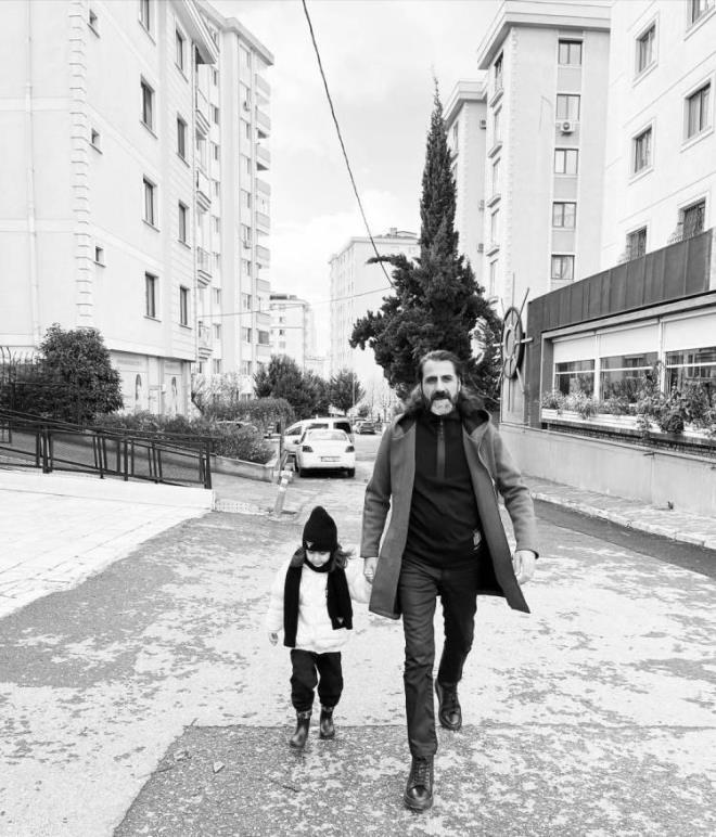 2011 ylnda ilk evliliini Dilek zkan ile yapan Kenan oban, 5 ay sonra boand. kinci evliliini ise 2017 ylnda Helin Nazl oban ile yapt.