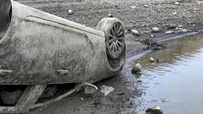 Uzun sre su altnda kald iin ar hasar gren aracn, ara veya yaya yolu olmayan bir noktada bulunmas da dikkat ekti.