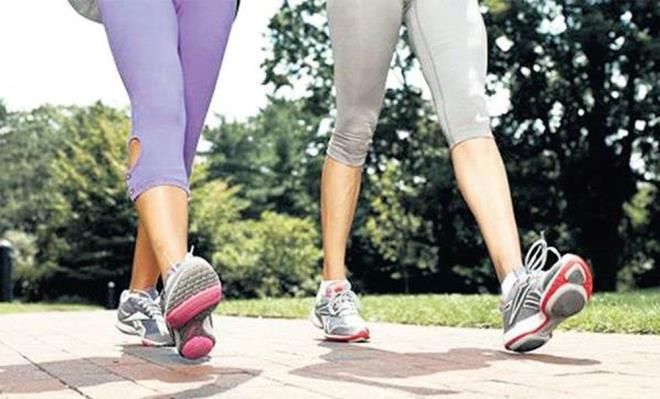 ORTA YOUNLUKTA FZKSEL AKTVTE NEDR?    British Journal of Sports Medicine dergisinde yaymlanan aratrma, orta younlukta fiziksel aktiviteyi; kalp at hzn artran ve insanlarn daha hzl nefes almasn salayan, ancak konuamayacak kadar hzl olmayan aktivite olarak tanmland.