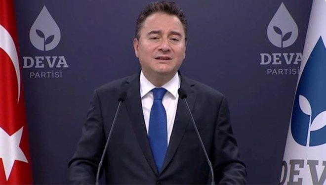 6'l masa 5'e mi indi? Y Parti Genel Bakan Akener'in szleri masada nasl karlk buldu, kim ne syledi? - 5  DEVA PARTS'NDEN 6'LI MASA AIKLAMASI    Y Parti lideri Meral Akener'in 6'l masaya ynelik szlerine DEVA Partisi'nden de aklama geldi.    DEVA Partisi'nden yaplan yazl aklamada, "Hibir siyasi parti, politik duruunun ve parti tabanlarnn kabul etmeyecei bir tutuma zorlanmad. Nezaketi ve hakikati yanstmayan ve saduyuya dayanmayan, itham edici aklamalar doru olmamtr." ifadelerine yer verildi.