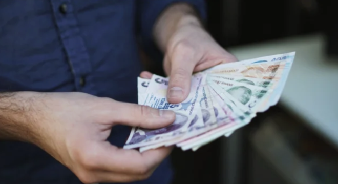 Emekli promosyonlar bunun altnda olmayacak  <br>  Sosyal Gvenlik Kurumu (SGK) Mart 2023'te belirlemesi gereken asgari emekli promosyon tutarlarn 1 Kasm itibaryla erkenden yeniledi.