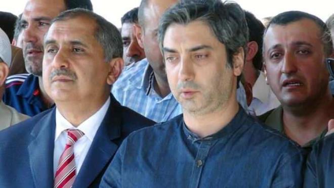 Necati amaz imdi de son haliyle dikkat ekti. Gzlerden uzak yaamaya tercih eden ve zaman zaman da tarikat haberleriyle gndem olan Necati amaz'n son haline