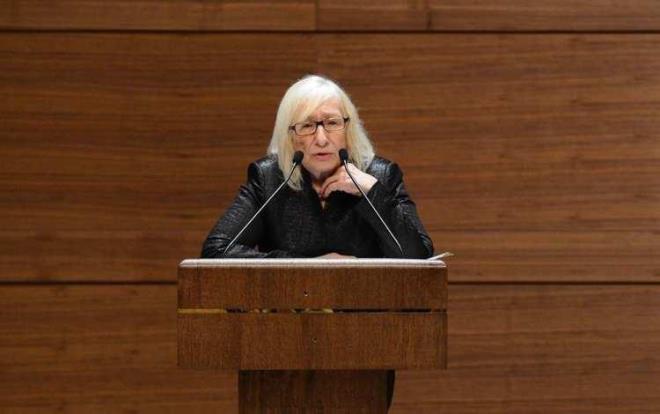 Ayn� zamanda 2018 y�l�nda Cumhurba�kan� Erdo�an taraf�ndan 24 Haziran se�imlerinin ard�ndan olu�turulan Cumhurba�kanl��� K�lt�r ve Sanat Politikalar� Kurulu'na �ye olarak atanan �nl� yazar, ya�anan deprem felaketi hakk�nda Sabah Gazetesi'ne a��klamalarda bulundu.