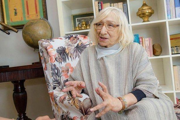 G�n�n sonunda bilmem ne kadar y�ksek bir binan�n kolonlar�n� otomobil galerisi yapaca��m diye kesen pa�oz ile o binan�n yap�m�na izin veren �u ya da bu siyasi partinin �u ya da bu seviyedeki pa�oz mensubu aras�ndaki c�r�m fark� marjinaldir. Bana sorarsan�z as�l trajik, as�l korkutucu olan da bu."