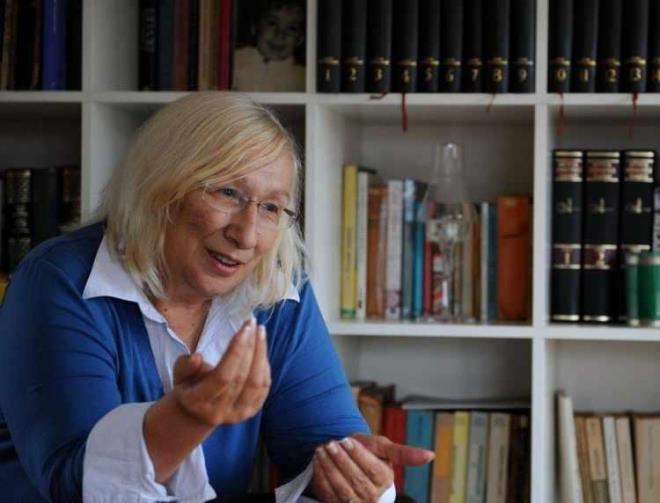 Saatte iki y�z kilometre h�zla �st�ne gelen 20 tonluk k�tleden korunmay� ummak abesle i�tigaldir eyvallah ama depremin bizim ger�e�imiz oldu�unu bile bile kolon kesene, betondan �alana imar aff� affedilemez. Sadmeyi so�uracak e� dost da kalmay�nca, evi oca�� sahiplenmek de anlams�zla��yor."