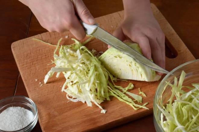 DYET LAHANA ORBASI TARF    MALZEMELER:    - 1 kk boy lahana    - 2 orta boy soan    - 2 adet yeil biber    - 2 adet domates    - 2 adet havu    - 1 demet kereviz