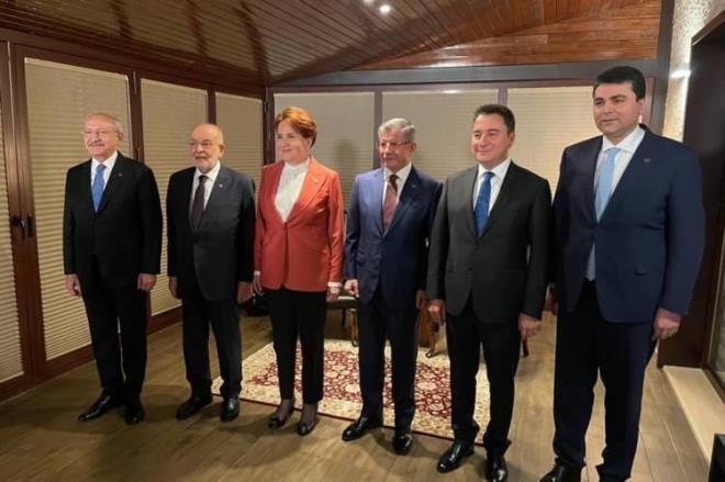 �yi Parti ve CHP aras�ndaki ili�kileri zedeleyen gelgitli kararlar�n ard�ndan 6'l� Masa ve destek�ileri aras�nda da ipler gerildi.