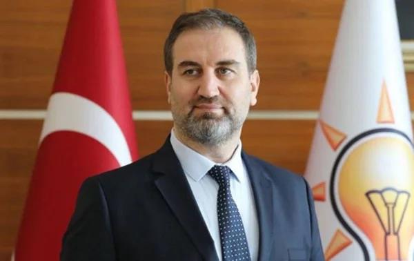 AK Parti Genel Bakan Yardmcs Mustafa en, CNN Trk'te Ahmet Hakan'n sunduu Tarafsz Blge programnda yaptrdklar son anketlerin sonularn aklad. Son hafta ierisinde 3 farkl anket yaptrdklarn belirten Mustafa en, "Haftada 3-4 aratrma yapyoruz. Bunu daha nceden ayda bir olarak yapyorduk. 10 gn iinde bu aratrmalar yapyoruz. Yaplan aratrmalar birbirini test etsin istiyoruz. Alt ve st eiklere bakyoruz" dedi.