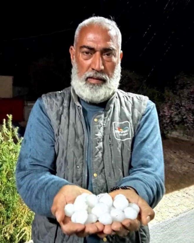 Ceviz byklnde yaan dolu vatandalar tedirgin ederken, kent beyaza brnd.