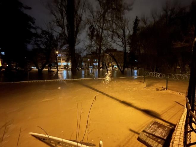 te yandan kent merkezinden geen Allaben Deresi'nde ise yer yer taknlarn olutuu gzlendi.