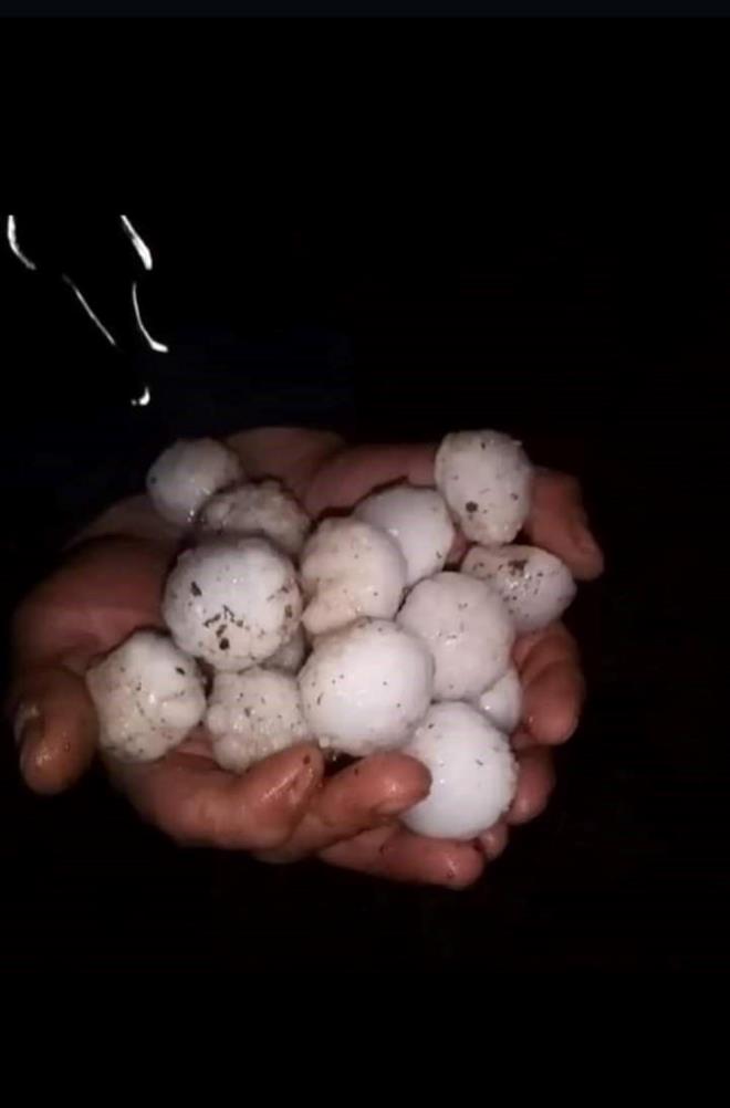 Gk grlts ve imekler eliinde yaan saanak vatandalarn ''Gk delindi'' yorumuna neden oldu.