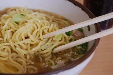 Uzmanlar tarafndan yaplan aklamaya gre noodle tketenlerde metabolik sendrom'a yakalananlarn enerji kontroln salayamadn dolaysyla kiide yksek tansiyon, yksek kolesterol gibi durumlar ba gsterdii belirtildi. Bu sorunlar ise eker hastal ve kalp hastalklarn tetikliyor.